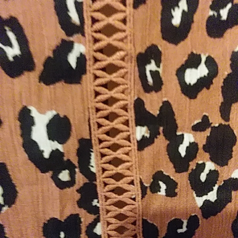 NWT Moral Fiber Juniors' Leopard Print Crinkle Gauze Collared Button Dow…